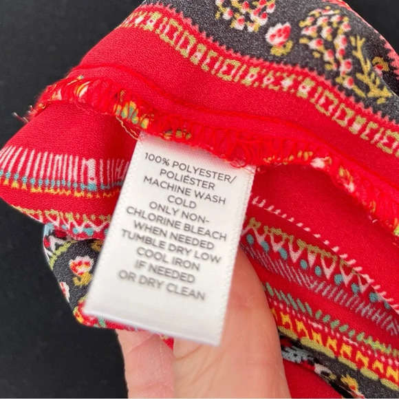 Loft light and flowy red patterns blouse size medium petite - Picture 5 of 6